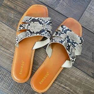 Bamboo Snakeskin Sandals size 8
